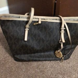 Excellent condition Michael cores tote bag